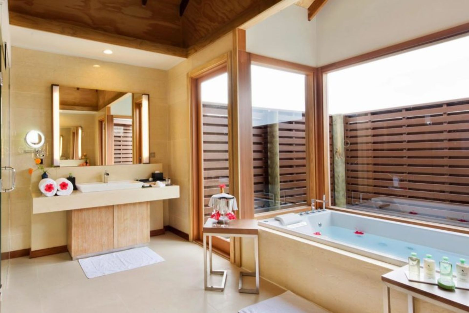 Hideaway-Ocean-Villa-Bath