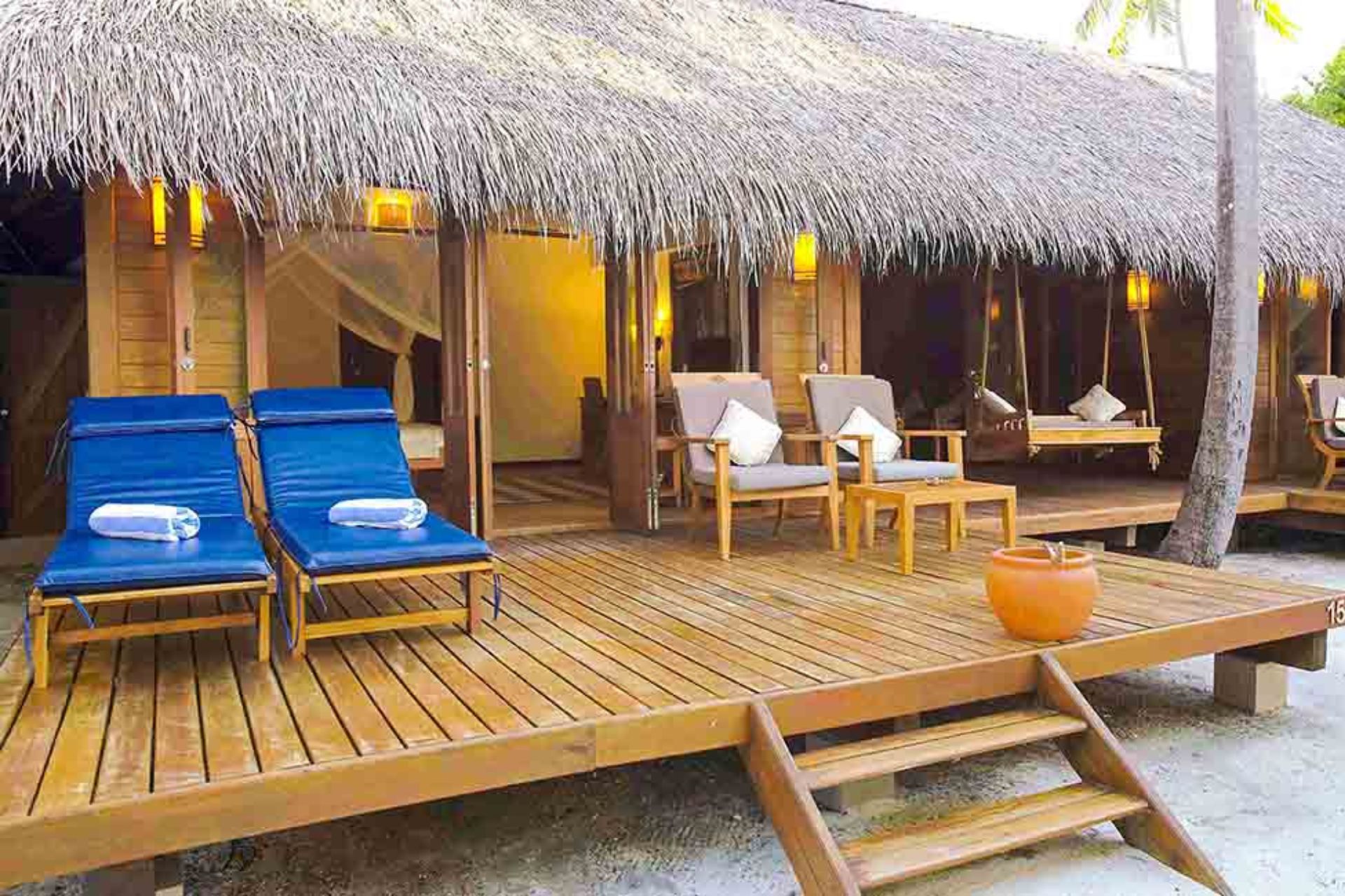 Medhufushi-Beach-Villa-Suite-Deck