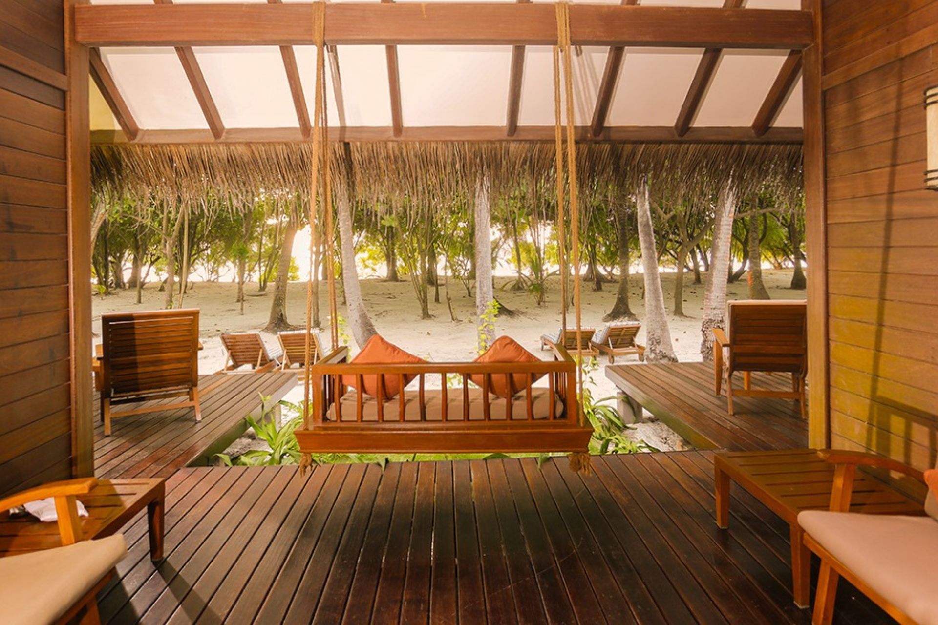 Medhufushi-Beach-Villa-Suite-Swing