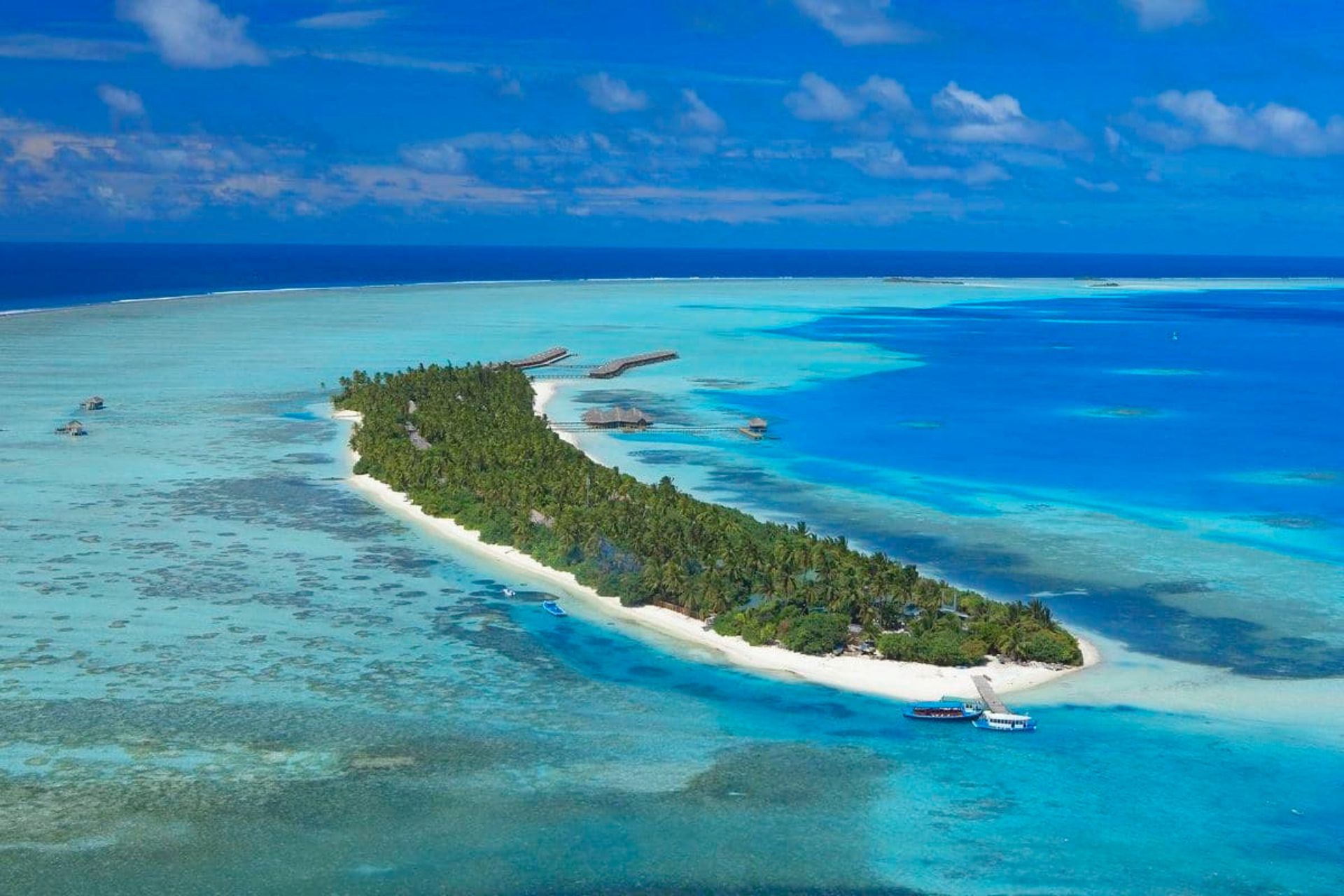 Medhufushi-Island-Resort-Aerial