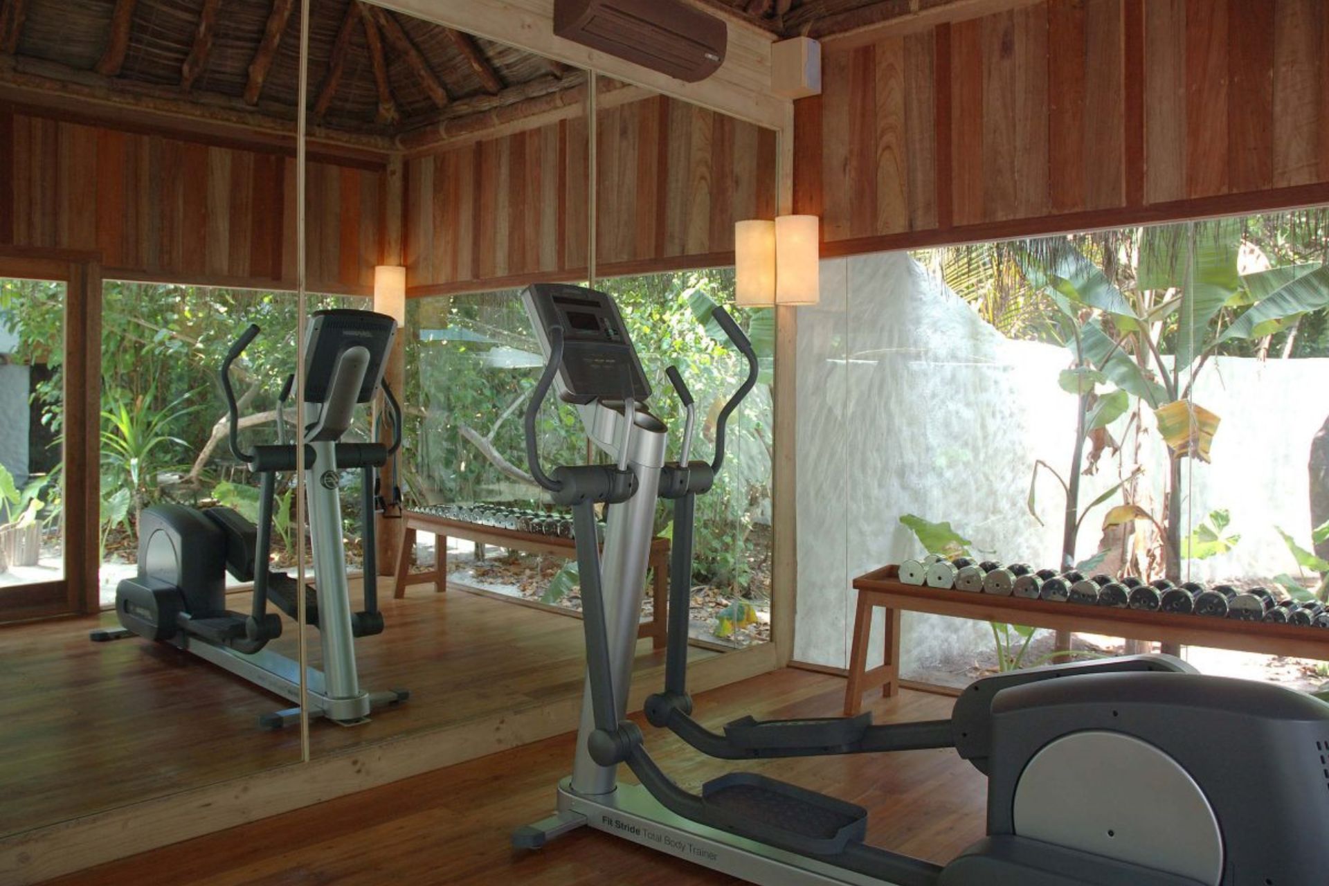 Sonevafushi-Sunset-Retreat-Gym